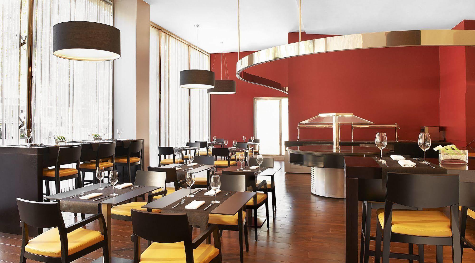 Four Points By Sheraton Barcelona Diagonal Restaurant foto